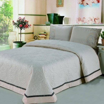 Quilted bedspread with pillowcases, 3 units BV C 0025
