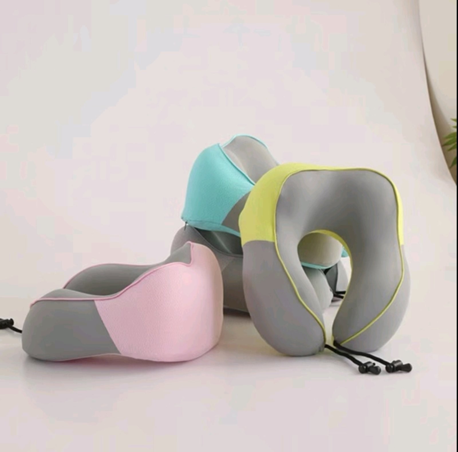 Подушка ортопедическая Cappone Memory "рогалик"