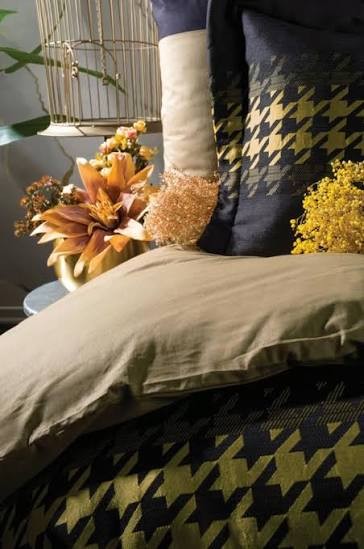 Cotton Box Light Dazzle Bedding Set with Bedspread, Red-Black